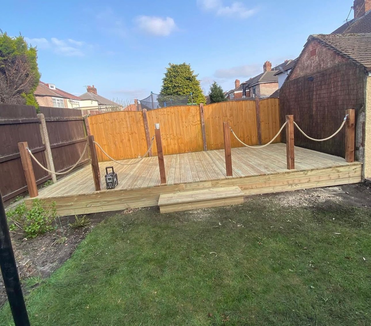 Garden decking with chunky timber posts and rope railings, Liverpool