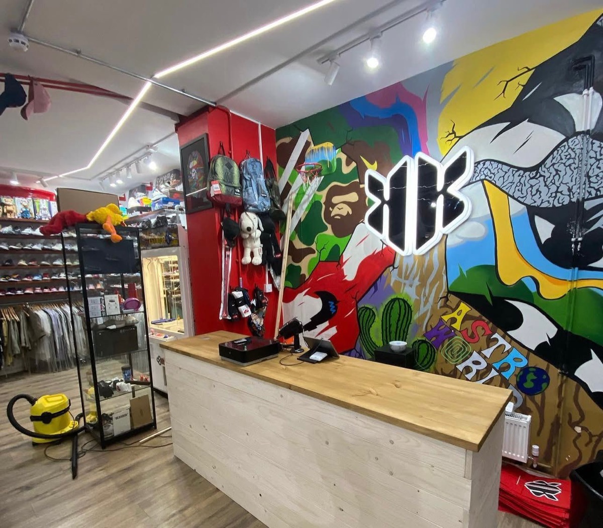 Commercial shop fit-out with bespoke oak serving counter, Liverpool